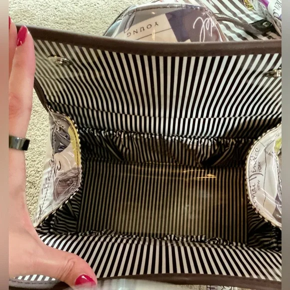 Henri Bendel RARE round XL travel cosmetic case bundle - Picture 8 of 13